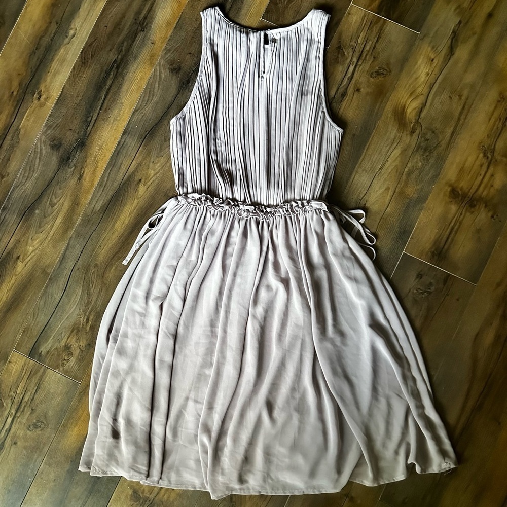H&M | Pleated Chiffon Dress Dusky Purple | size 6 - Picture 12 of 16